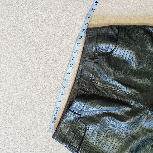 Urban Outfitters Noisy May Faux Leather High Rise Crop Straight Pants M - Picture 5 of 7